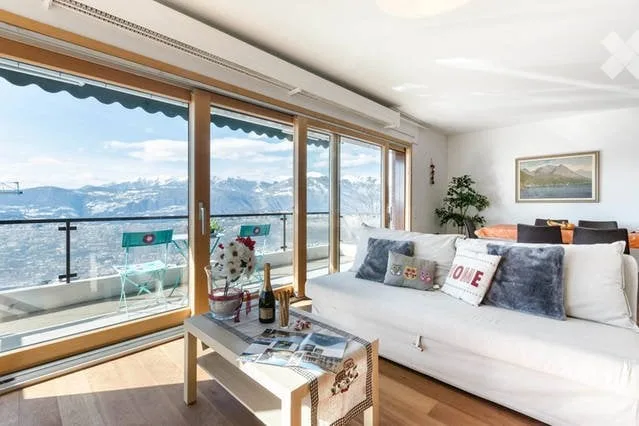 Geräumige möblierte Wohnung mit Panoramablick