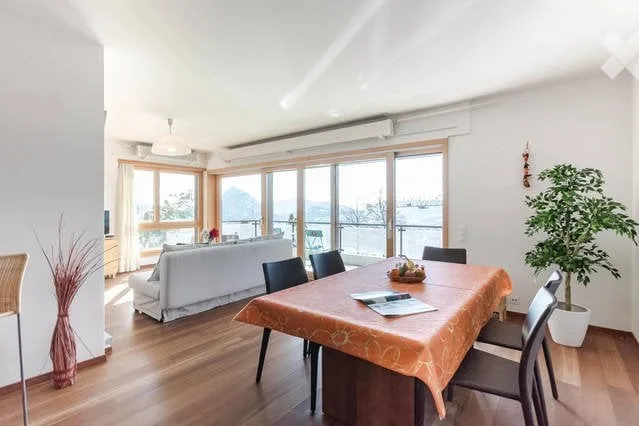 Geräumige möblierte Wohnung mit Panoramablick