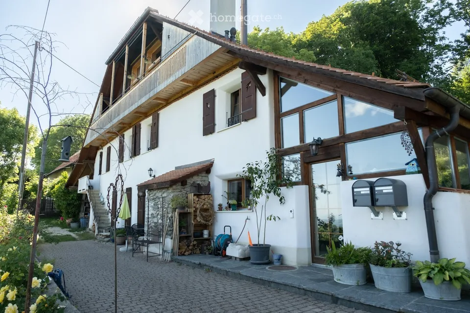 Charmant duplex de 4.5 pièces à louer à Fontanezier – Cachet historique et confort moderne