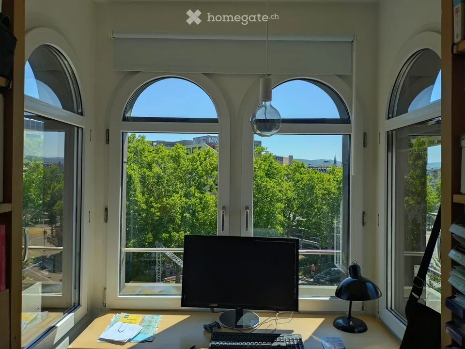 Helle 3.5-Zimmer-Wohnung 100m2 mit Dachterasse 82m2  mit schöner Aussicht in Zürich-Wiedikon