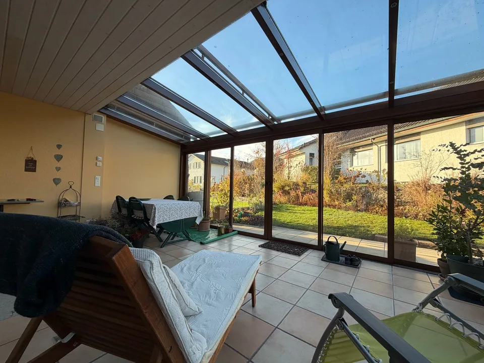 Family-friendly semi-detached house with winter garden and beautiful views in Hinteregg