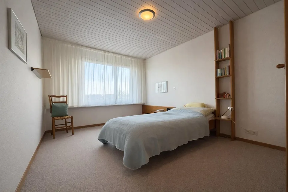 Family-friendly semi-detached house with winter garden and beautiful views in Hinteregg