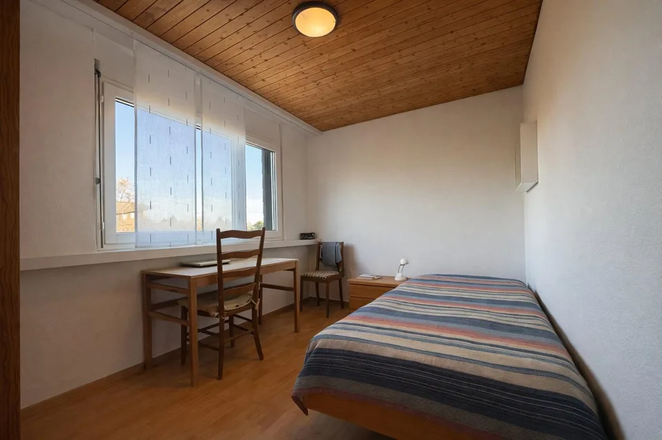 Family-friendly semi-detached house with winter garden and beautiful views in Hinteregg