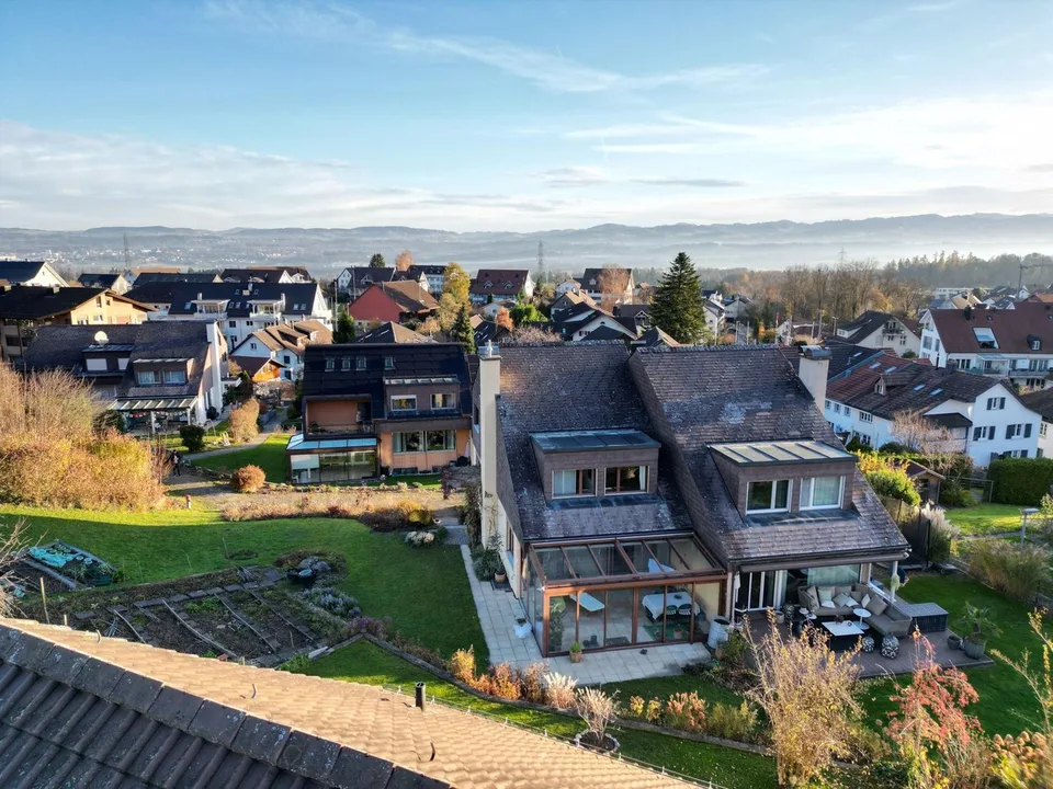 Familienfreundliches Doppeleinfamilienhaus mit Wintergarten und schöner Aussicht in Hinteregg