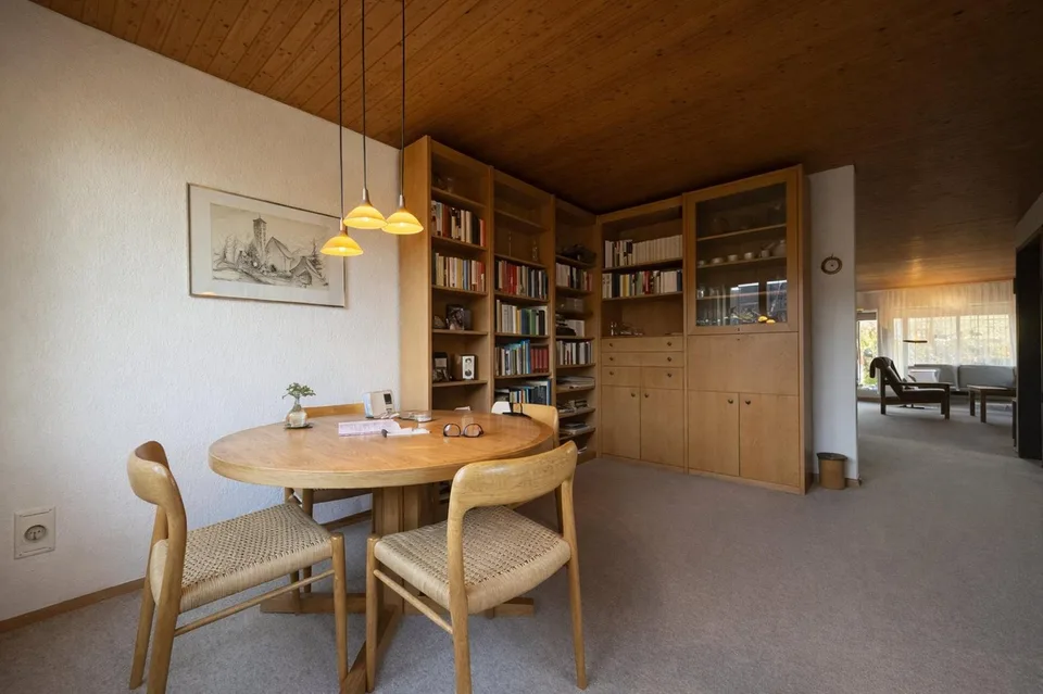 Family-friendly semi-detached house with winter garden and beautiful views in Hinteregg