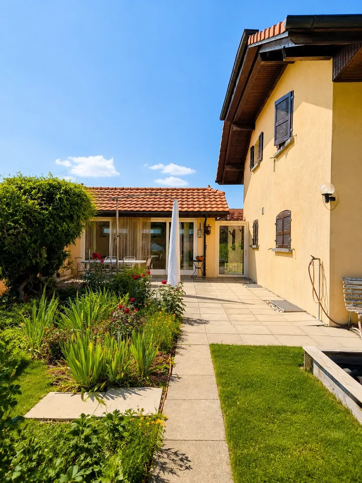 Family house with large garden and expansion potential