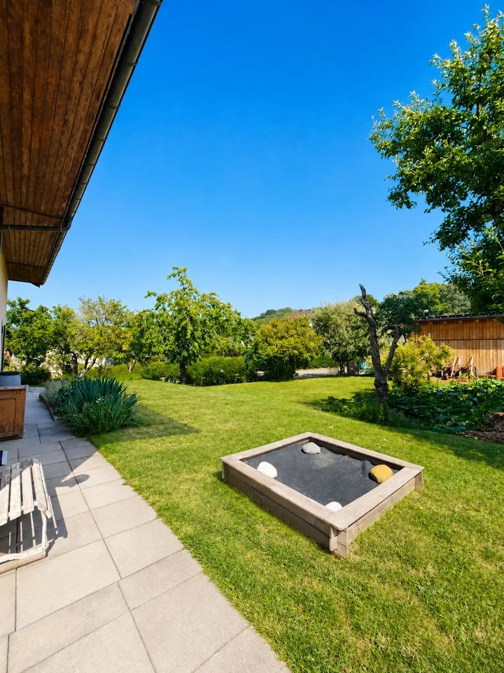 Family house with large garden and expansion potential