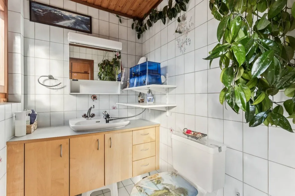 Casa familiare con ampio giardino e potenziale di ristrutturazione – foto 7 di 9