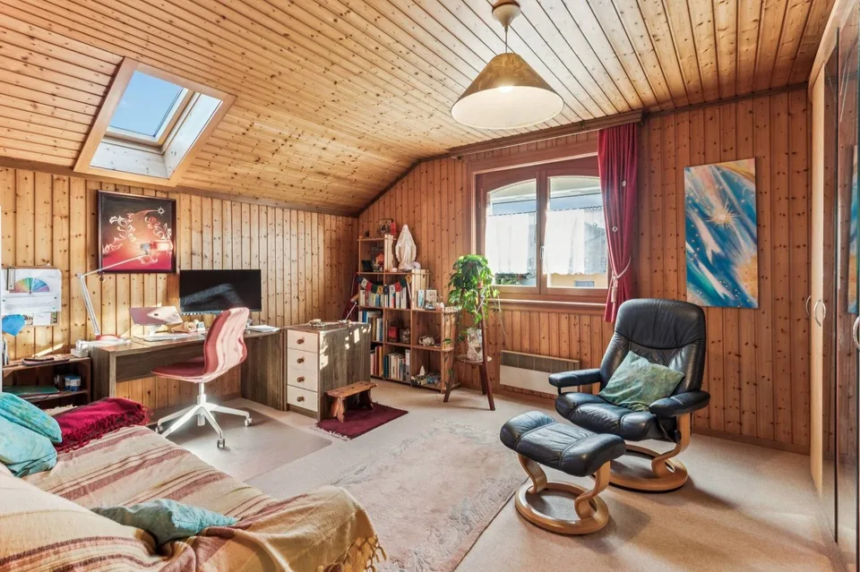Casa familiare con ampio giardino e potenziale di ristrutturazione – foto 8 di 9