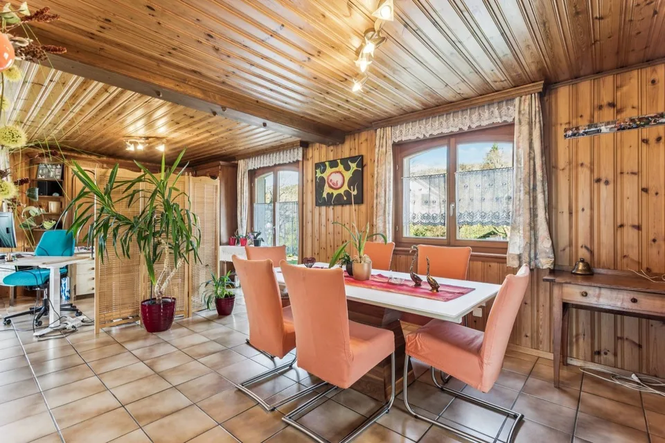 Family house with large garden and expansion potential