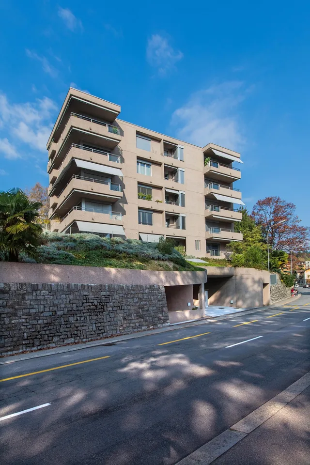 Eleganza e panorama: vista lago mozzafiato a due passi dal centro