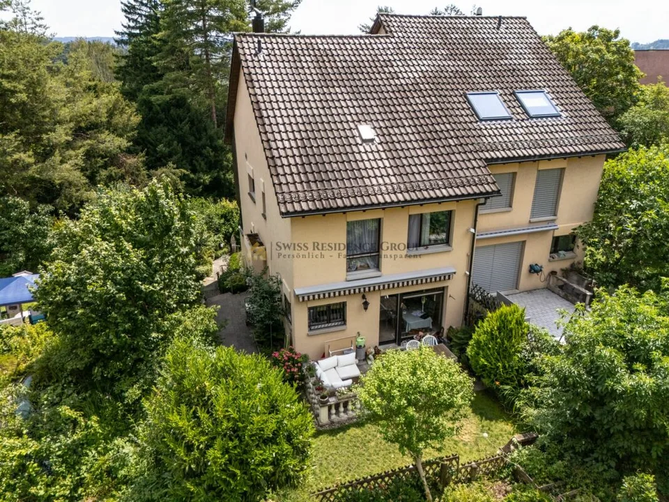 Traumhaftes Wohnen am Fusse des Üetlibergs - Stilvolles 6.5-Zimmer-Doppelhaus