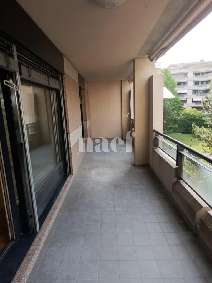 Appartamento di 5 locali con ampio balcone a Carouge