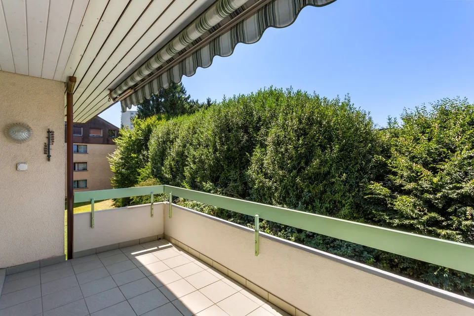 Your new home in a well-maintained multi-family house