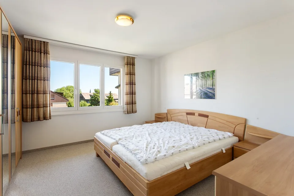 Your new home in a well-maintained multi-family house