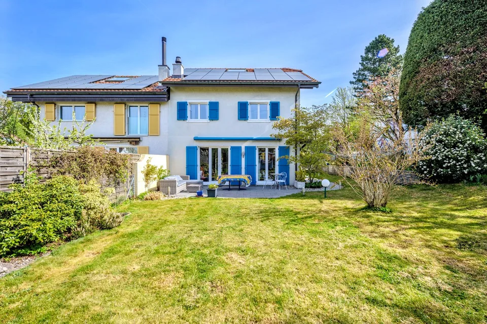 Charming semi-detached house with 5.5 rooms and garden