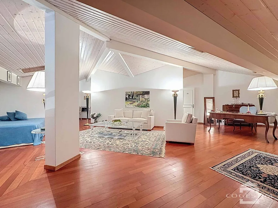 Magnificent 6.5-room attic duplex