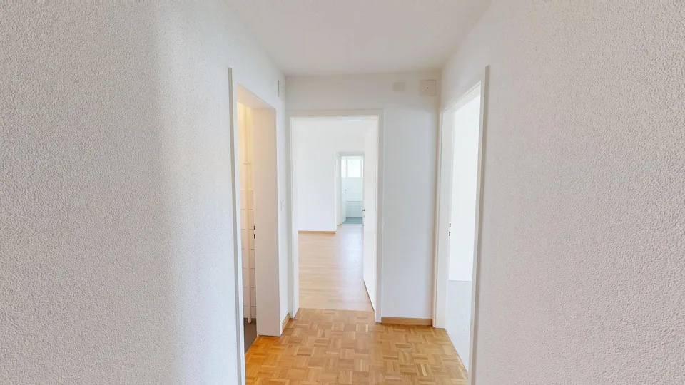 Appartamento luminoso di 5 locali con balcone a Glattbrugg in affitto!
