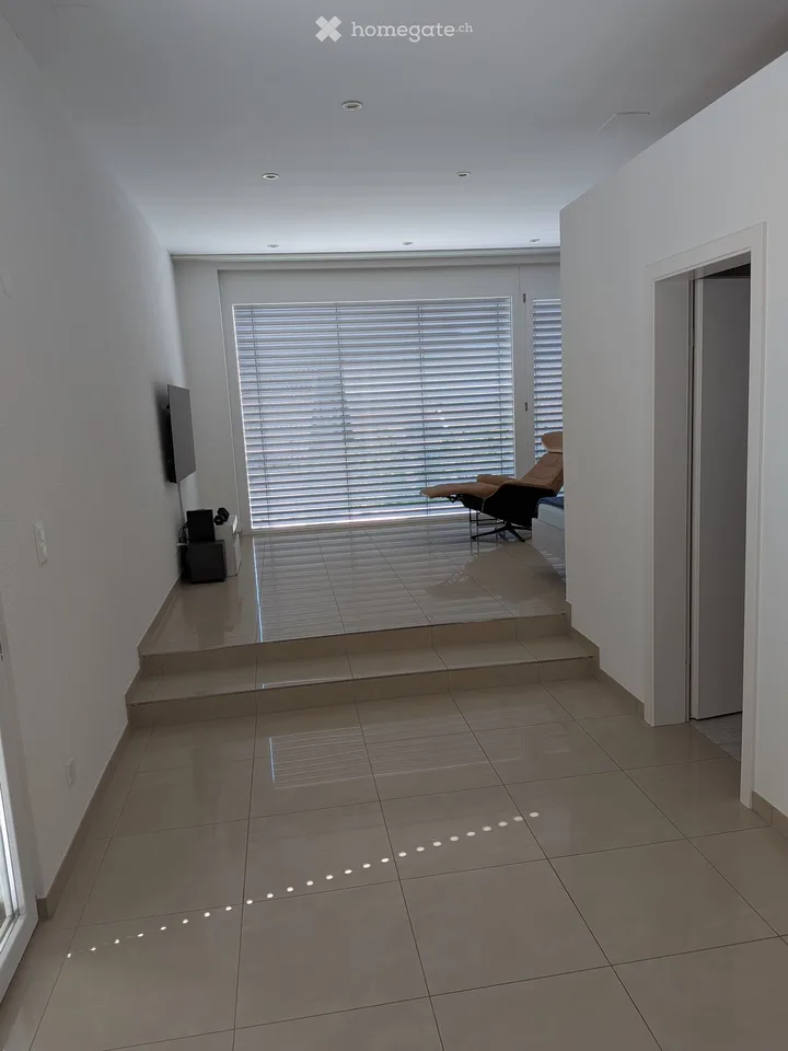 Gemütliche 2-Zimmer-Wohnung mit Balkon und schöner Aussicht in Russikon