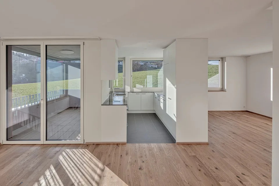 Moderne, ruhiggelegene 3.5-Zimmerwohnung mit Loggia-Sitzplatz