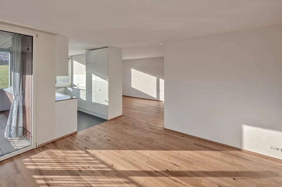 Moderne, ruhiggelegene 3.5-Zimmerwohnung mit Loggia-Sitzplatz