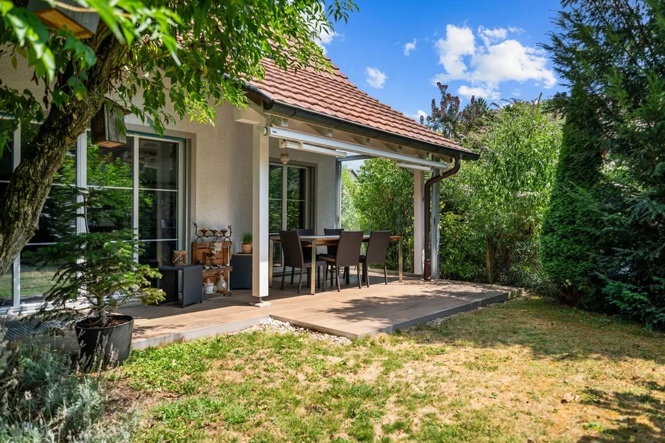 Family-friendly semi-detached house with beautiful garden in Lufingen