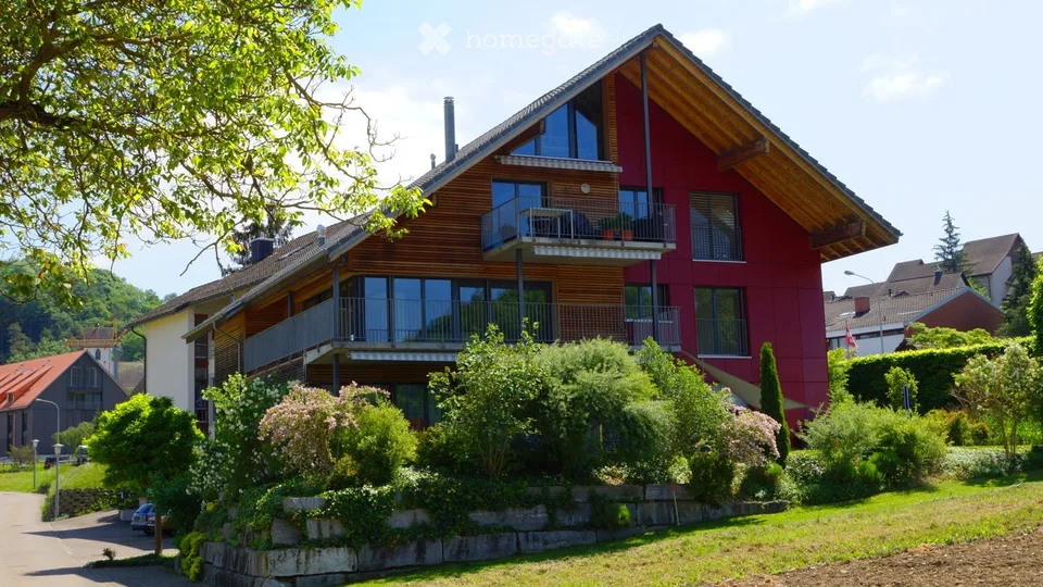 Wohnung im ersten OG mit grossem Balkon und viel Sonne