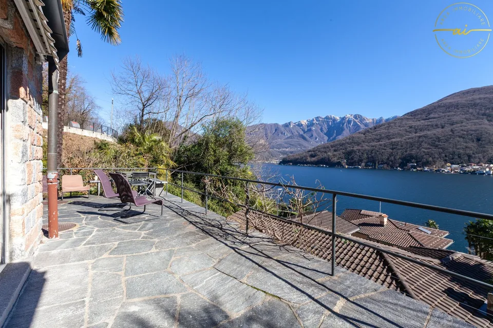 EXCLUSIVE 2.5 ROOMS LAKE VIEW WITH GARDEN AND TERRACE