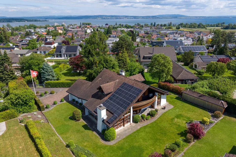 Einfamilienhaus mit sehr grossem Grundstück