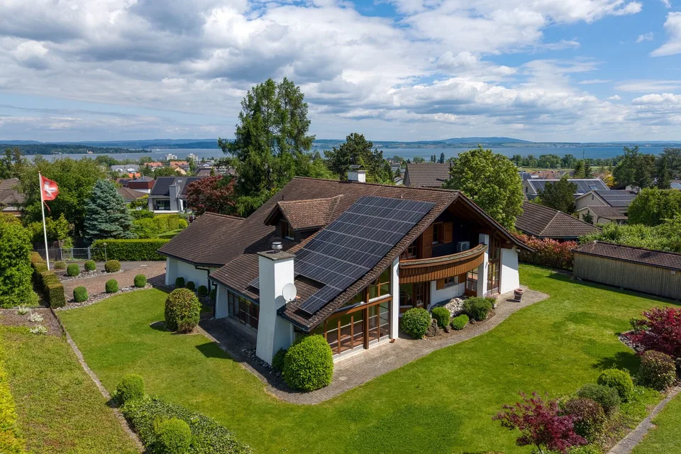 Single-family house with a very large plot of land
