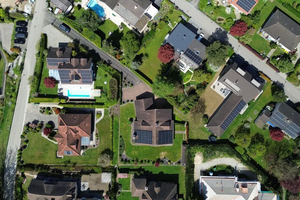 Single-family house with a very large plot of land