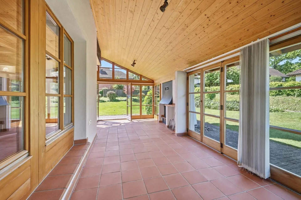 Single-family house with a very large plot of land