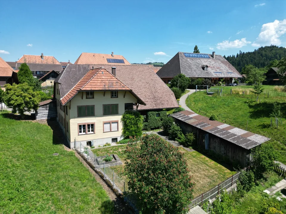Mehrfamilienhaus mit Gewerbe in Sumiswald