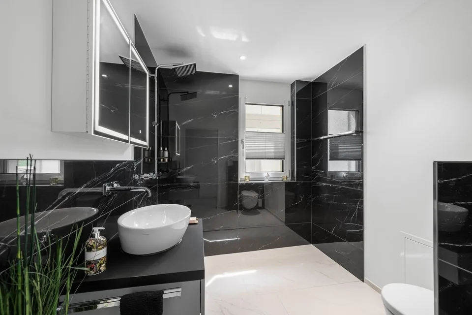 Garden lovers take note - like-new 3.5-room apartment with a view of the green
