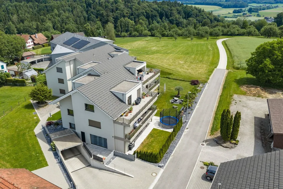 Garden lovers take note - like-new 3.5-room apartment with a view of the green