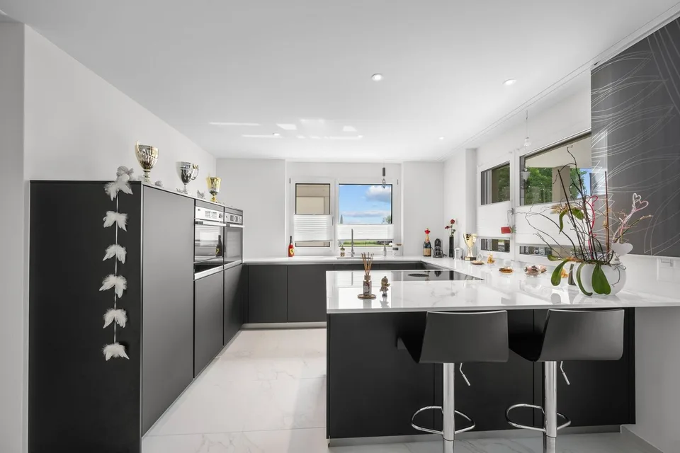 Garden lovers take note - like-new 3.5-room apartment with a view of the green
