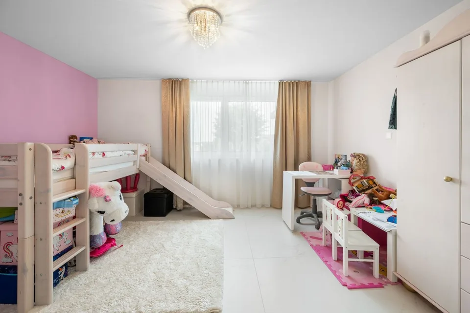 Garden lovers take note - like-new 3.5-room apartment with a view of the green