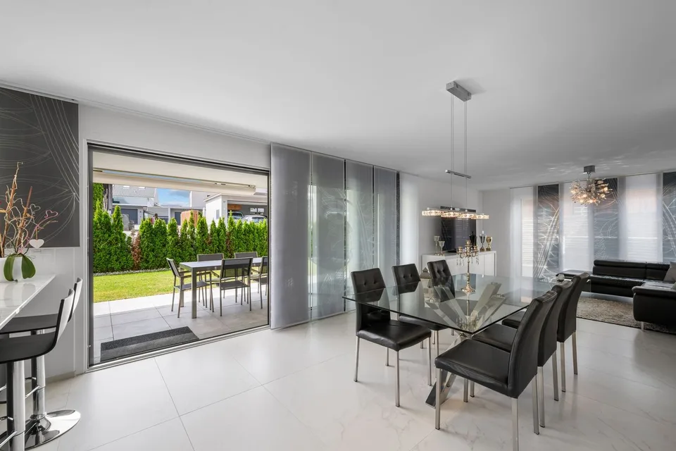 Garden lovers take note - like-new 3.5-room apartment with a view of the green