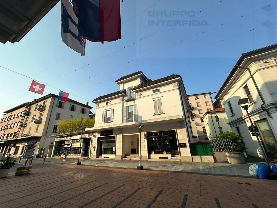 AMPIO APPARTAMENTO SIGNORILE CON TERRAZZA