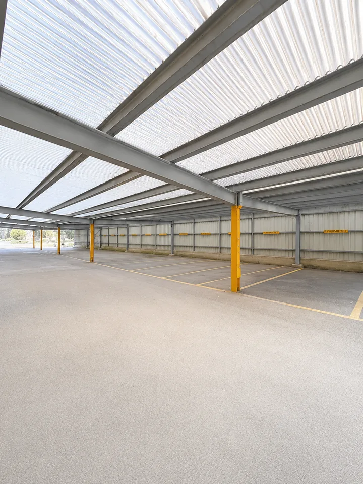 Überdachter Aussenparkplatz an zentraler Lage in Schlieren zu vermieten