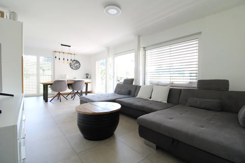Charmante und helle 3.5 Zimmer-Wohnung (Erdegschoss)