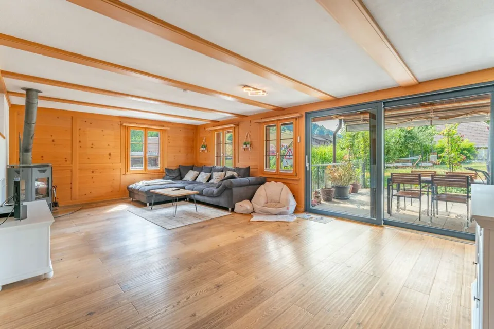 Large, renovated house with building land reserve and many uses