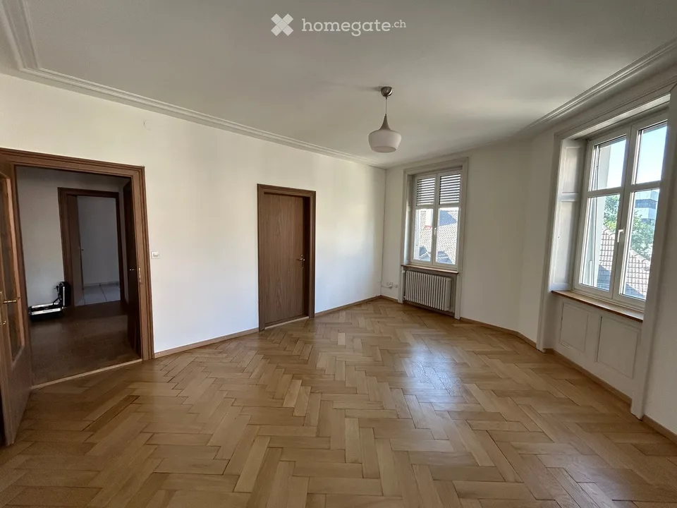 Charmante 3-Zimmer-Altbauwohnung an der Hauptstrasse in Binningen