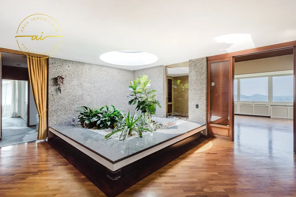 PRESTIGIOSA VILLA BIFAMILIARE CON PISCINA E AMPI SPAZI – OPPORTUNITÀ UNICA