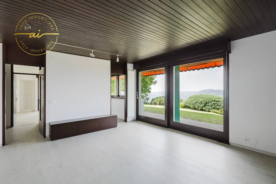 PRESTIGIOSA VILLA BIFAMILIARE CON PISCINA E AMPI SPAZI – OPPORTUNITÀ UNICA