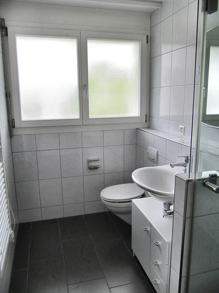 Helle 4.5-Zimmer-Wohnung mit Balkon und herrlicher Aussicht in Oberwil-Lieli – Foto 8 von 15
