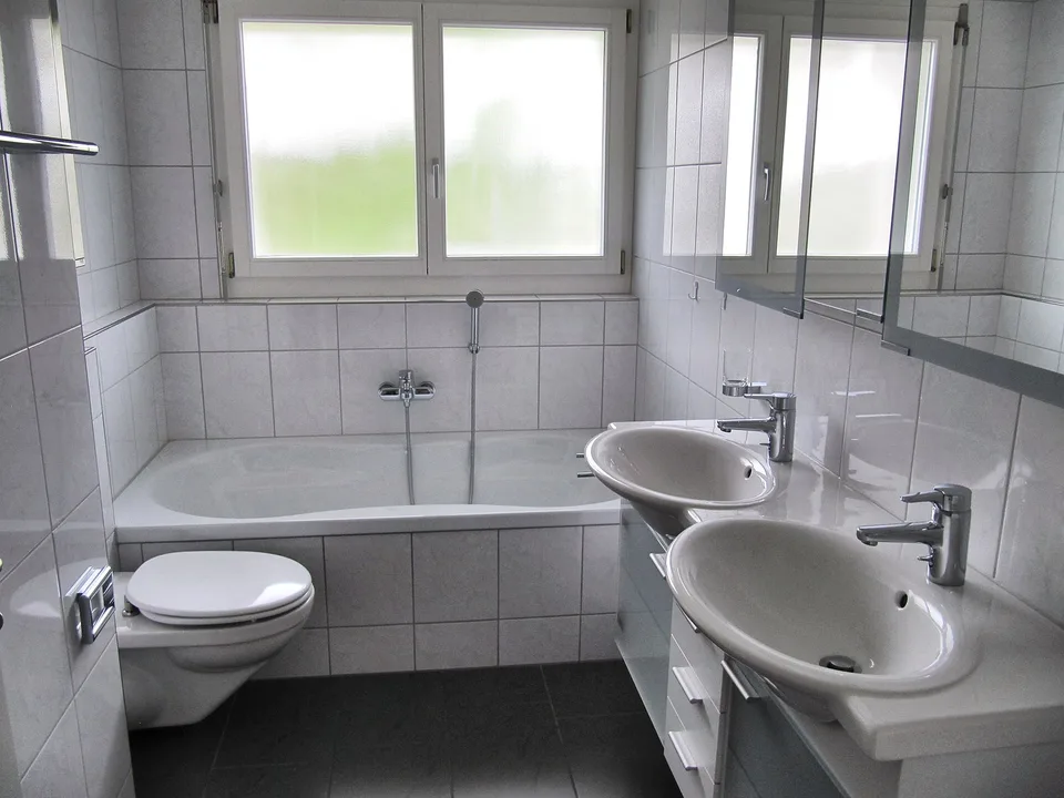 Helle 4.5-Zimmer-Wohnung mit Balkon und herrlicher Aussicht in Oberwil-Lieli – Foto 7 von 15