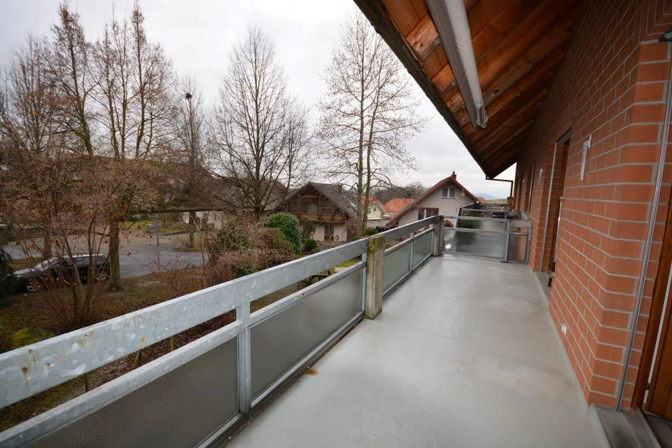Charming 4.5-room apartment with fireplace and garden in Detligen