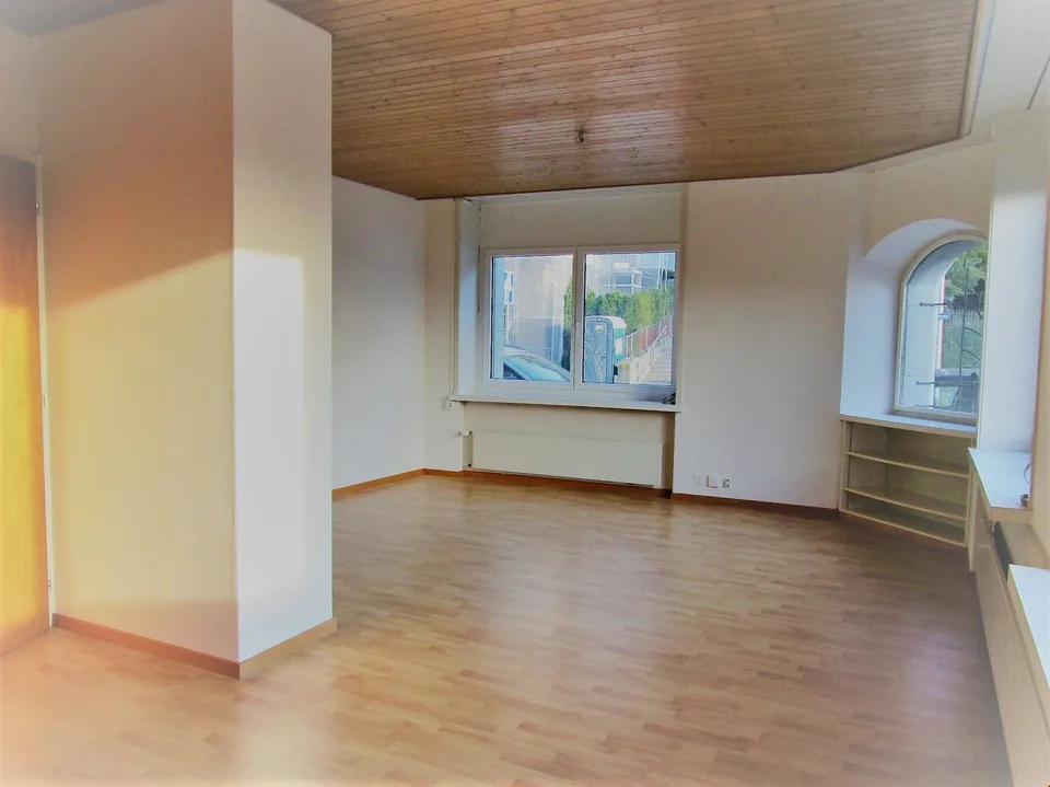 zentral gelegene Parterre-Wohnung in Jugenstilhaus