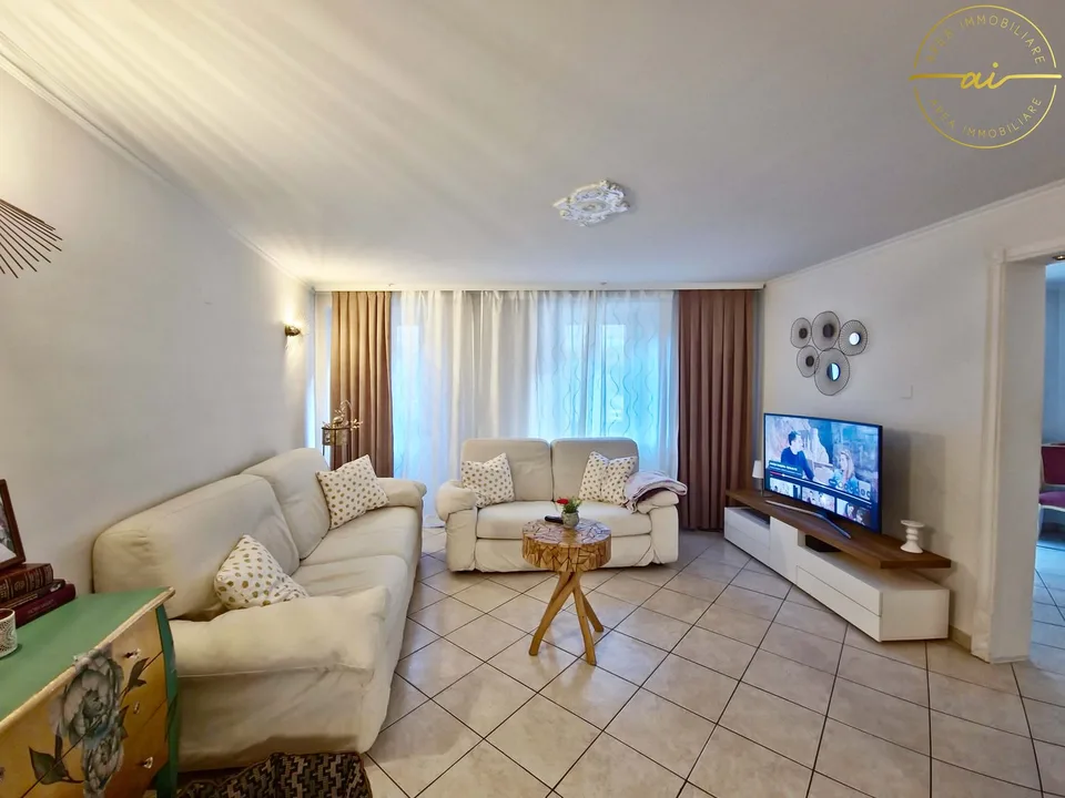 Detached house in the core with private garden in Magadino